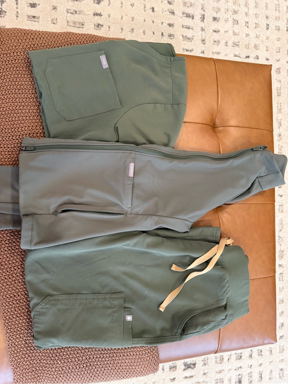 Figs Olive Green Women's Sweatpants & Joggers Set